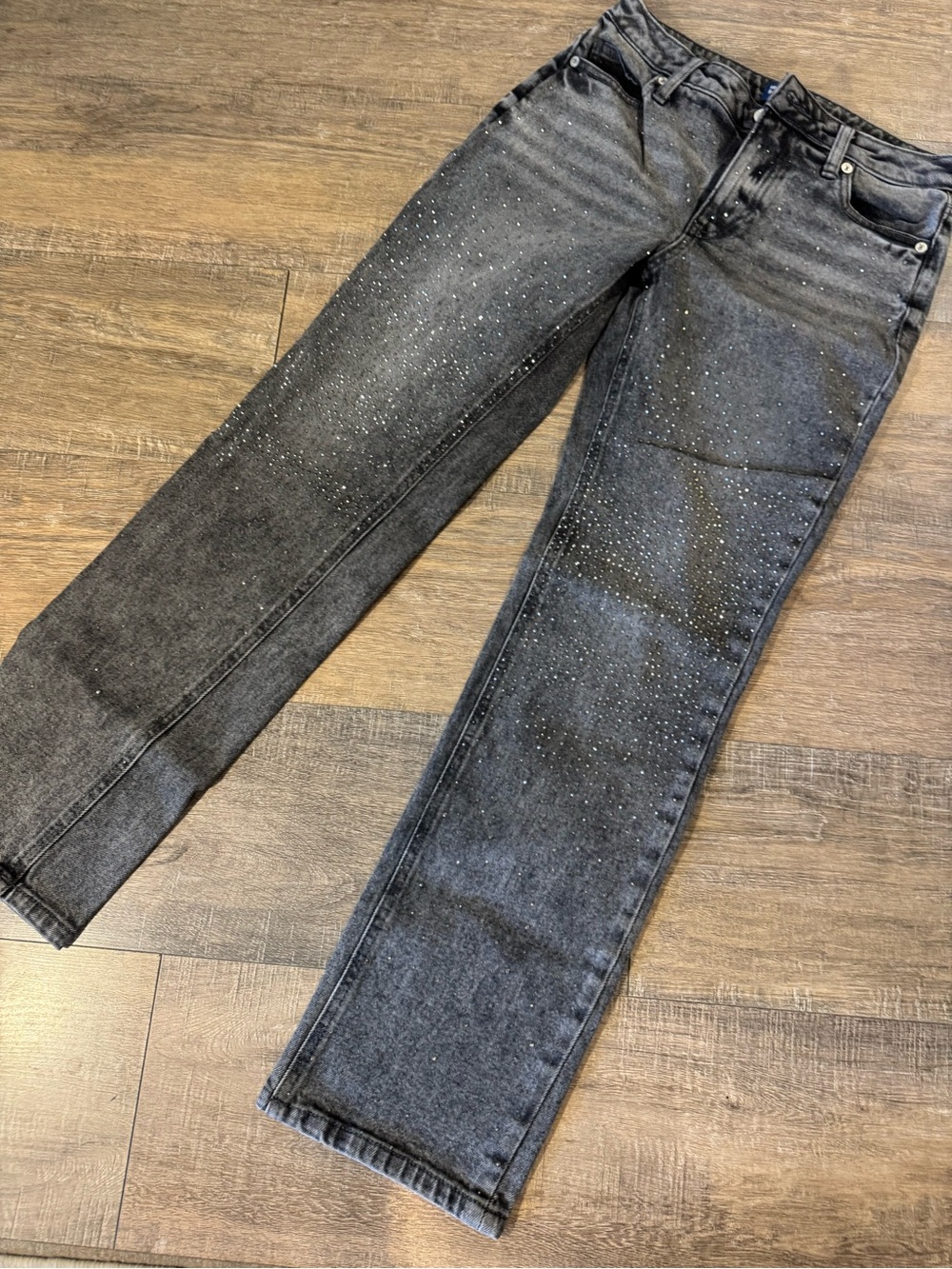 Women’s faded Black Straight-Leg Jeans with Subtle Stud Detailing - size 6